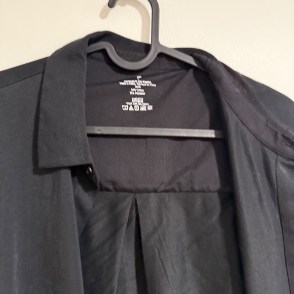 The Dash Long Sleeve Button Up Fabletics - Athletic Wear, Lightweight - Picture 2 of 2